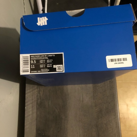 Nike Dunk Low x Undefeated - Picture 3 of 10
